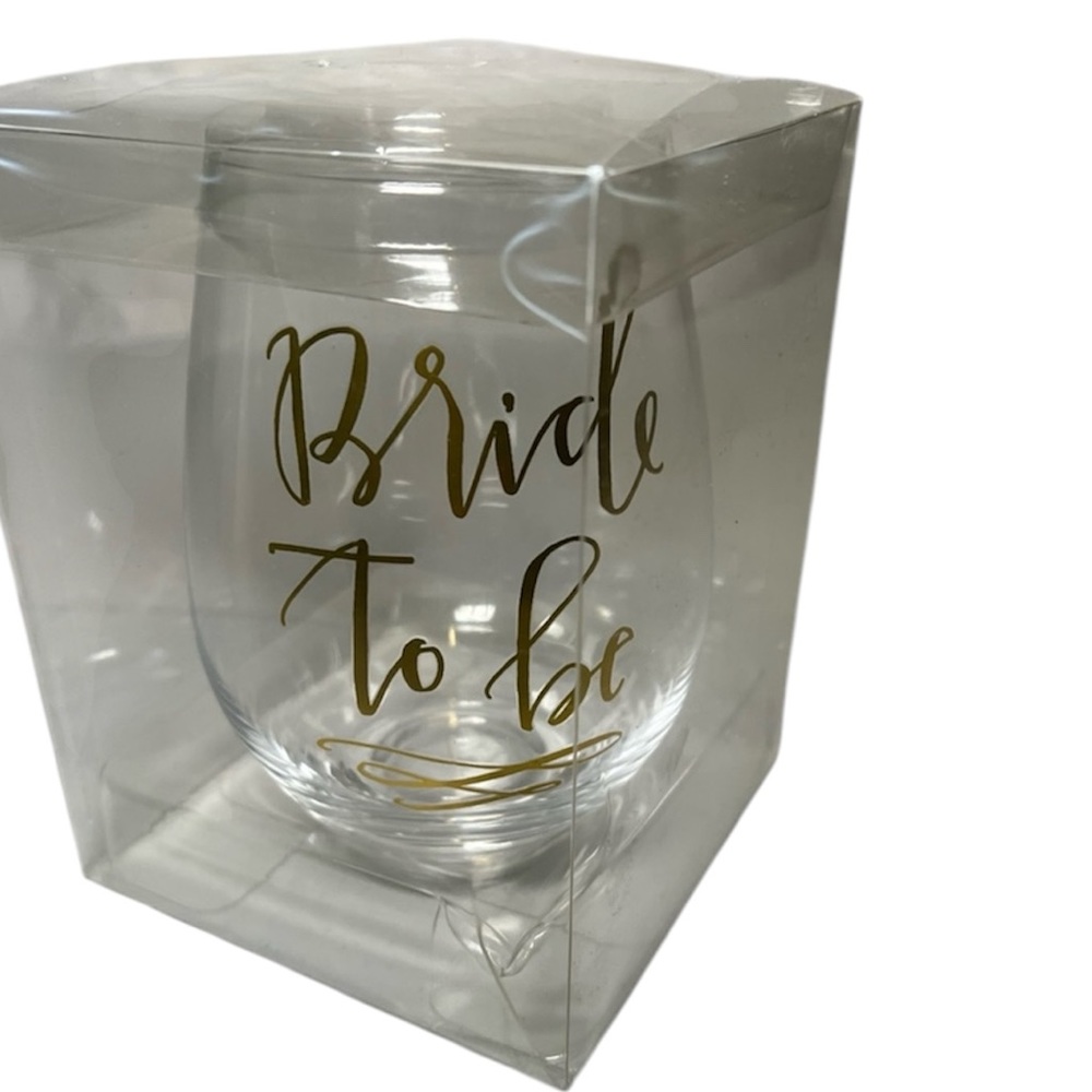 NWT Slant Collection “Bride to Be” in gold lettering Jumbo stemless wine glass
